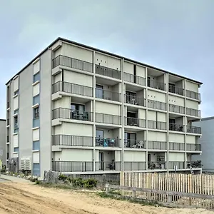 Retreat With Balcony On Ocean Beach! Apartment