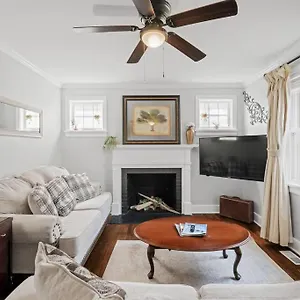 Private House + Yard Location To Rva Holiday home